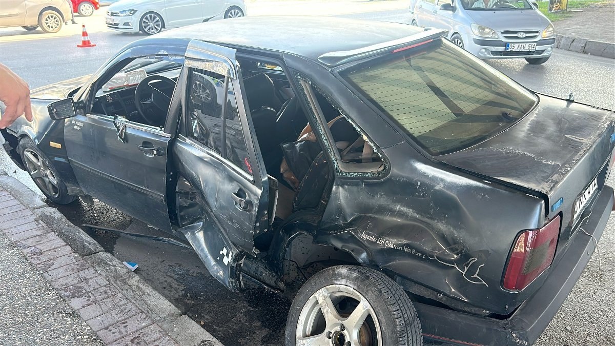 Samsun'da otomobil ile kamyonet çarpıştı: 1 yaralı