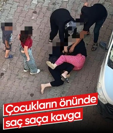 Kayseri'de iki kadın çocukların ağlamasına aldırmadan kavga etti
