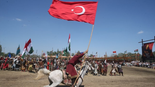 Büyük Hun-Türk Kurultayı'ndan renkli kareler
