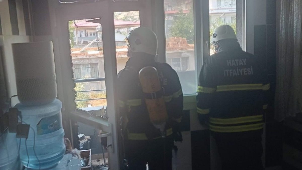 Hatay'da ev yangını büyümeden kontrol altına alındı