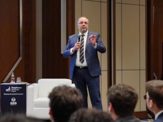 Prof. Dr. Erhan Afyoncu, Bosphorus Diplomasi Forumu'nun son gününde gençlerle buluştu