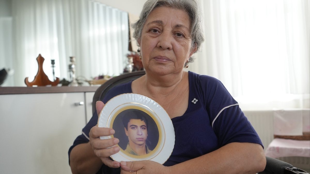 Kocaeli'de 18 mezar açtıran depremzede, 4 yıl sonra oğlunun cenazesine ulaştı