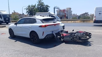 Antalya'da zincirleme refleks kazası: Aniden duran motomobile motosiklet çarptı