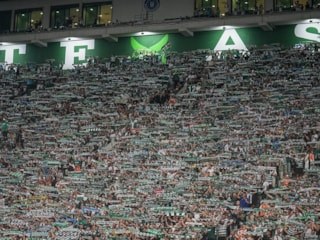 Bursaspor tribünlerinden sezonun ilk iç saha maçında 'Cendere' şovu
