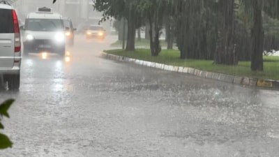 Aydın'da sağanak nedeniyle bazı yollar suyla doldu