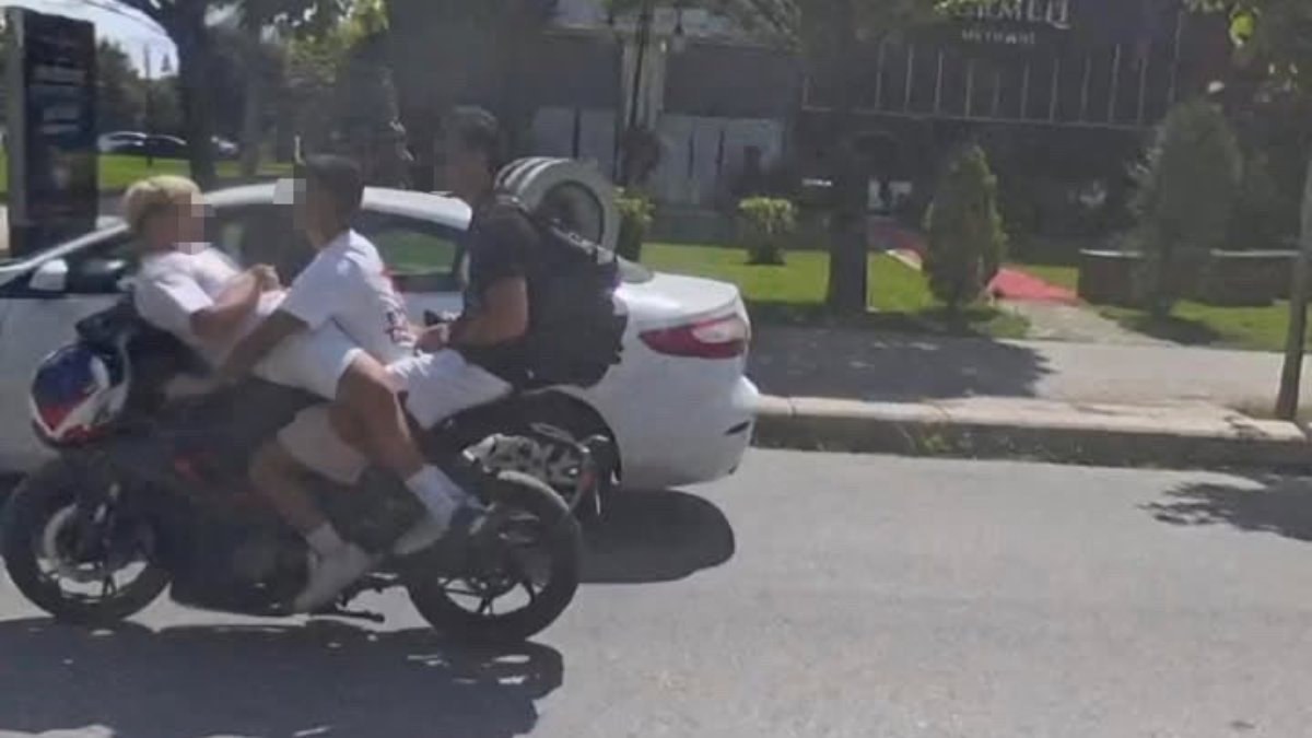 Eskişehir’de 3 gencin motosiklette tehlikeli yolculuğu kamerada