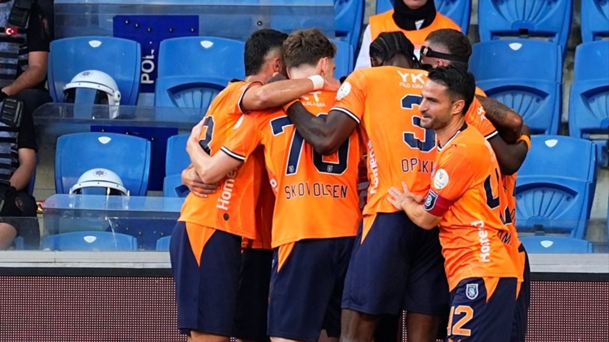 Başakşehir, Kocaelispor'u iki golle geçti