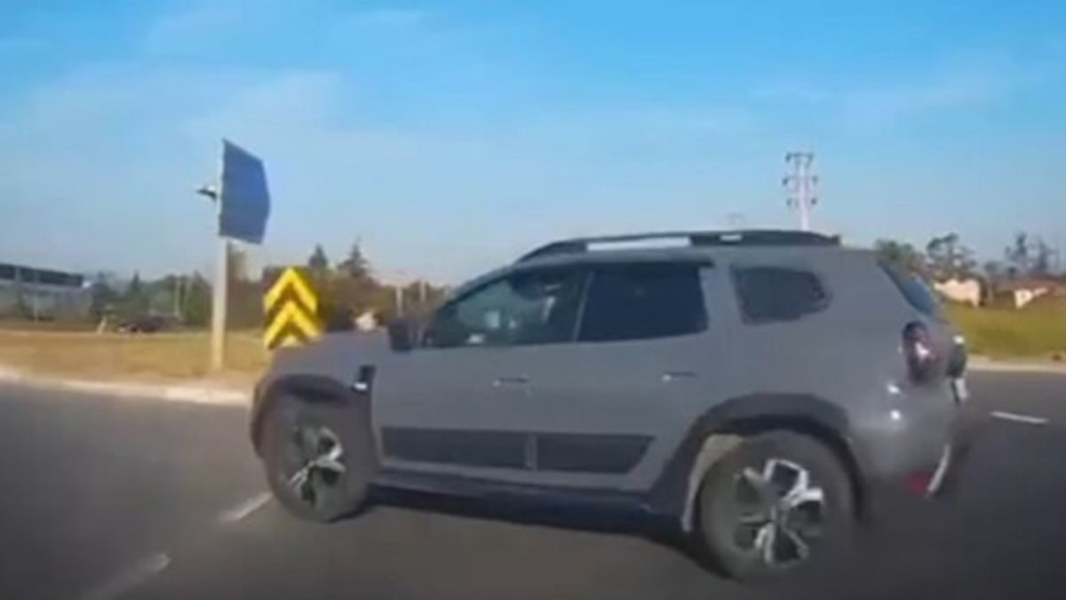 Düzce'de otomobilin cipe çarptığı kaza kamerada: 5 yaralı