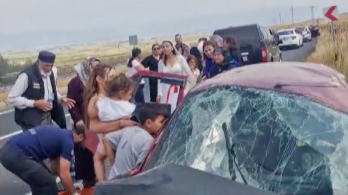 Erzurum'da düğün konvoyunda kaza: 2 kişi hayatını kaybetti