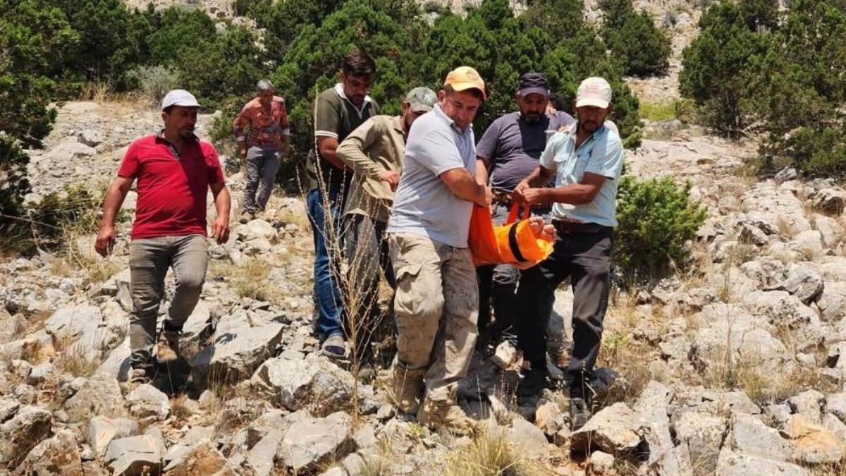 Karaman'da sürek avında kayalıklardan düşen avcı yaralandı