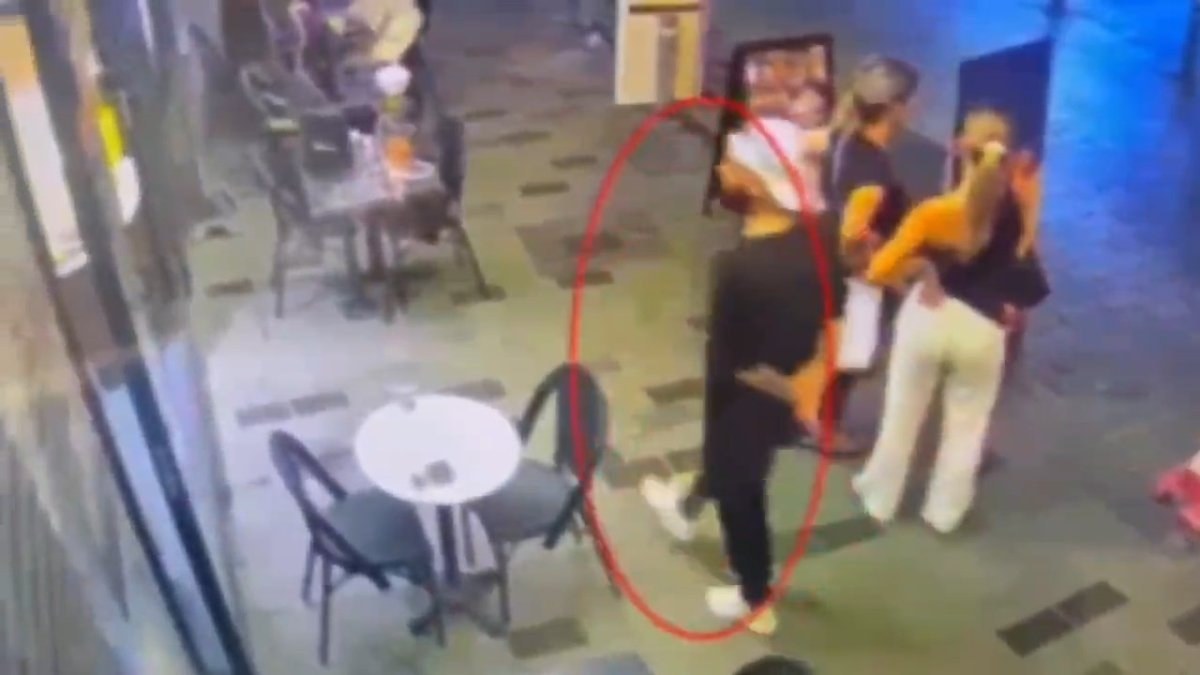 İstanbul'da restoranda telefon hırsızlığı