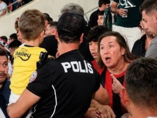 Fenerbahçeli çocuğun formasını çıkartılmasına neden olmuştu: Tepki toplayan şahıstan açıklama geldi!