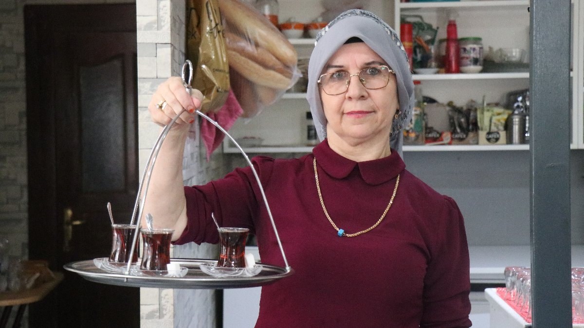 Sakaryalı 5 çocuk annesi, kıraathanede hayata tutundu