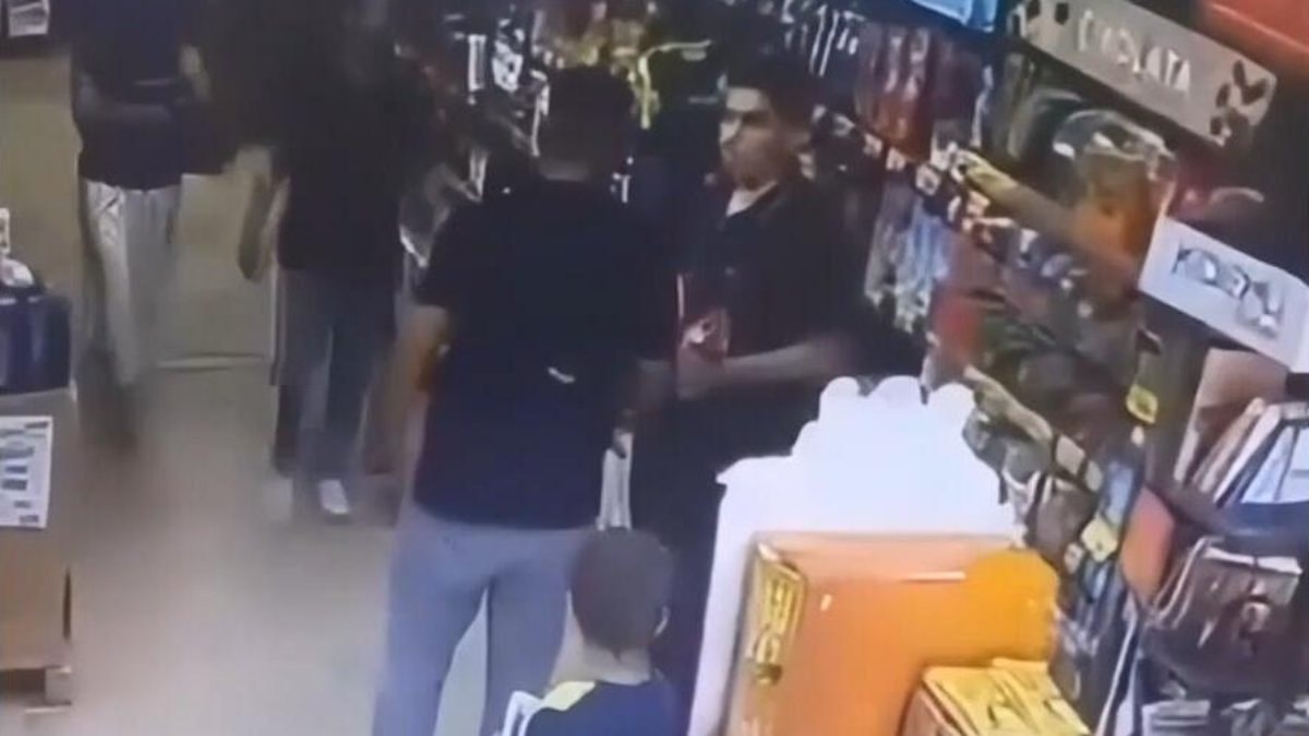İstanbul'da ürünleri yırtan çocuğu uyardı, darbedildi