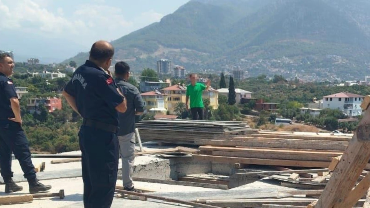 Alanya'da eşini ve kayınvalidesini bıçaklayan adam canlı yayın paylaştı: İntihar edeceğim
