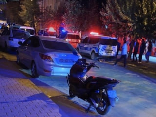 Adıyaman'da akrabalar birbirine girdi: 1'i polis 4 yaralı