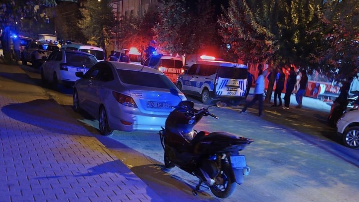 Adıyaman'da akrabalar birbirine girdi: 1'i polis 4 yaralı
