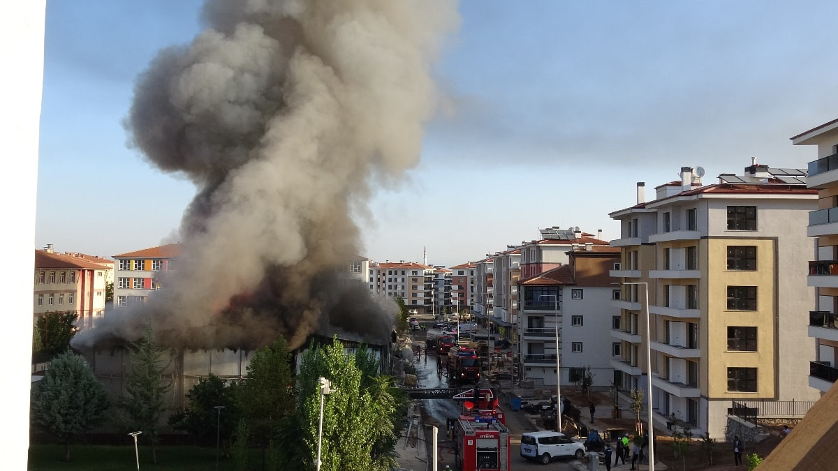 Malatya'da işçilerin kaldığı yatakhanede korkutan yangın
