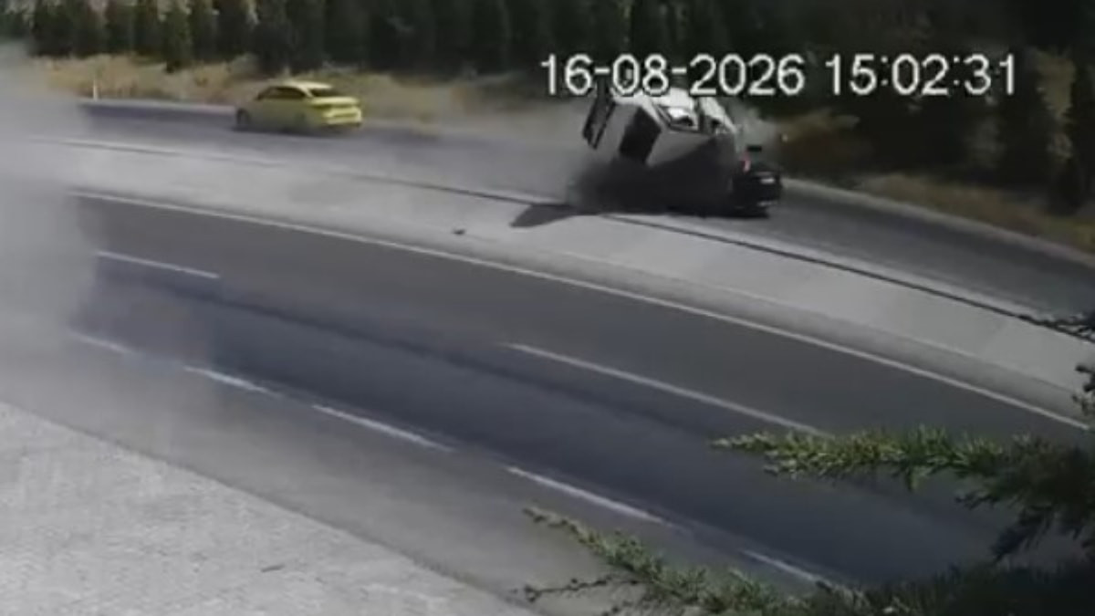 Konya’da feci kaza: İki otomobil çarpıştı, 2 kişi hayatını kaybetti