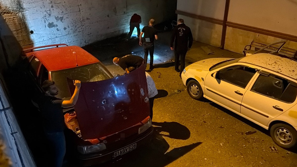 Trabzon'un Arsin ilçe emniyet bahçesine hava aracı olduğu değerlendirilen cisim düştü