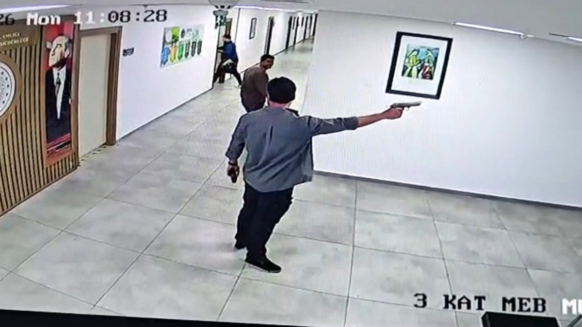 Kepez Kaymakamlığında ateş açan memur Tunceli'ye tayin edildi: Sürekli rapor aldığı için tebliğ edilemedi