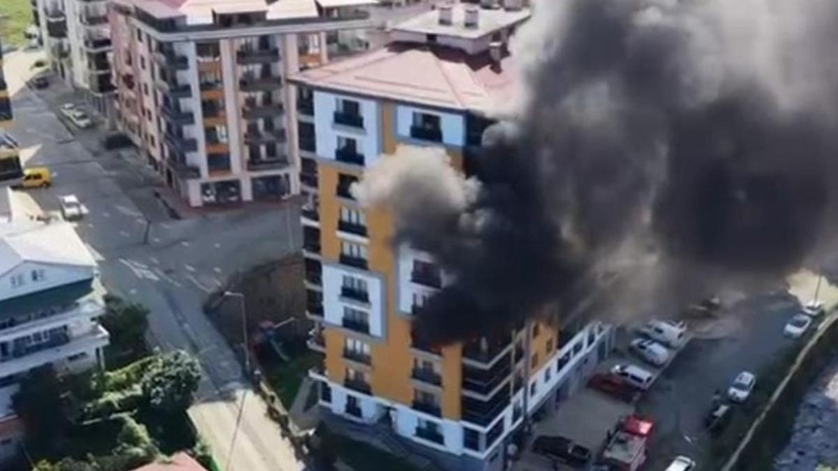 Rize’de 10 katlı apartmanda yangın