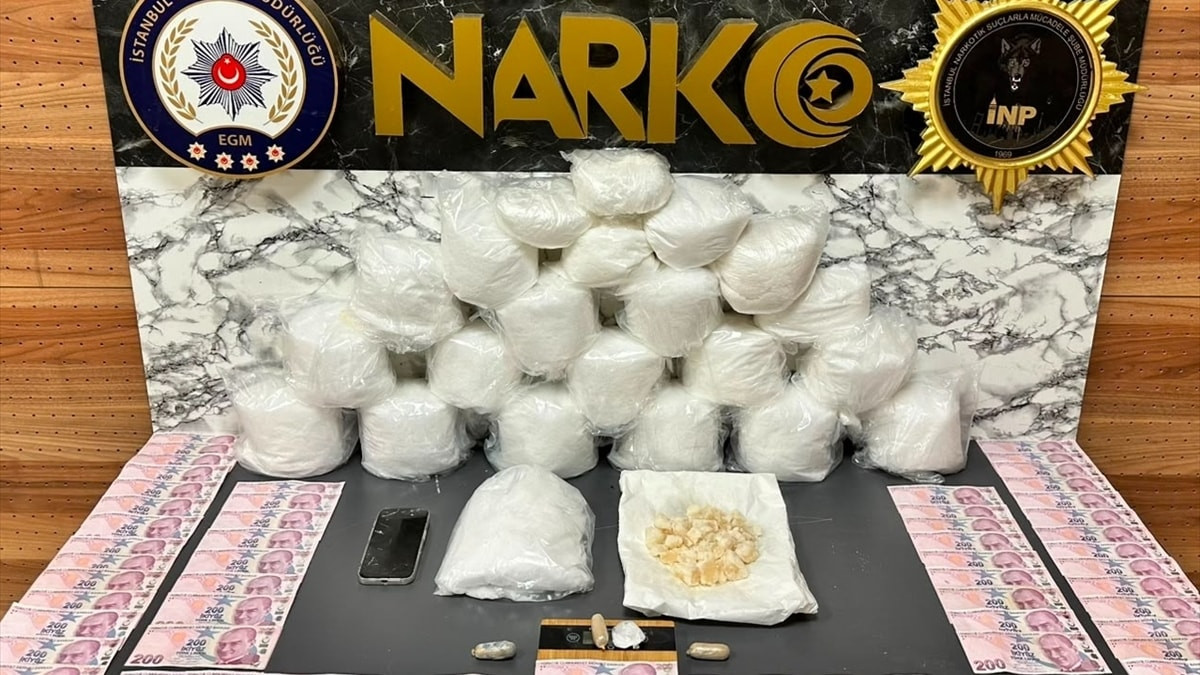 Avcılar'da bir eve 20,5 kilo uyuşturucu ele geçirildi