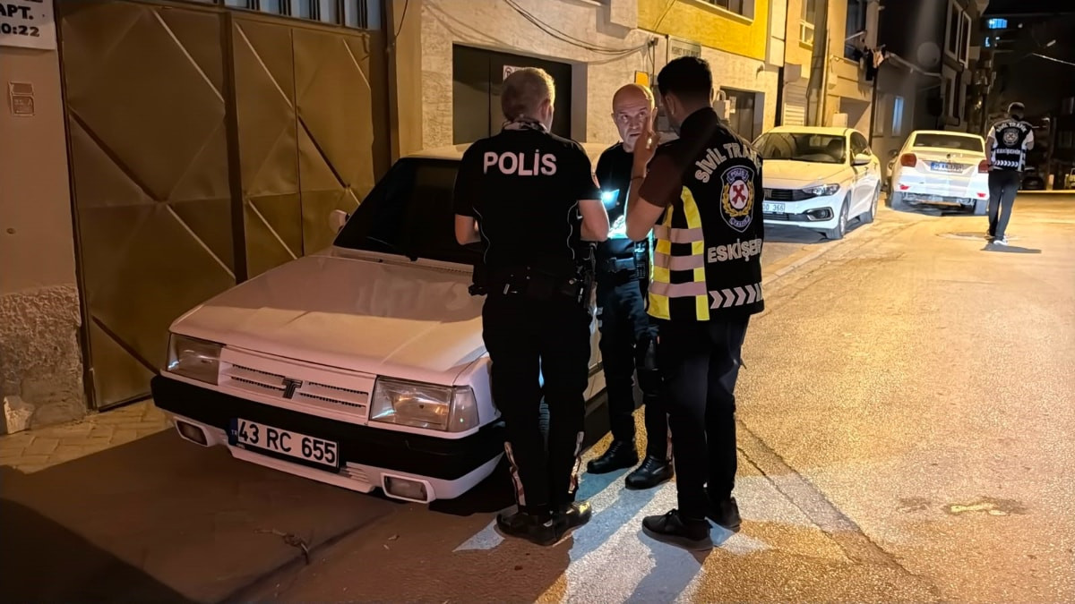 Eskişehir'de 'drift' sonrası polisten yaya kaçan ehliyetsiz sürücüye 690 bin TL ceza kesildi