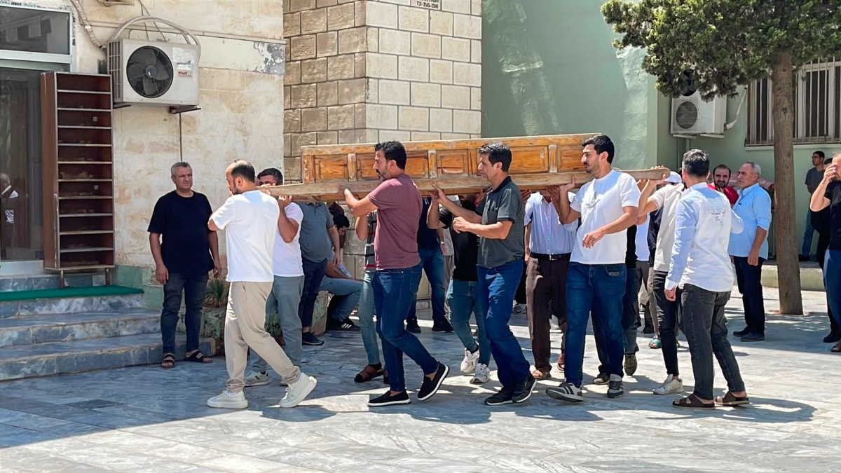 Şanlıurfa'da spor salonunda üzerine kale direği devrilen Mert Ali öldü