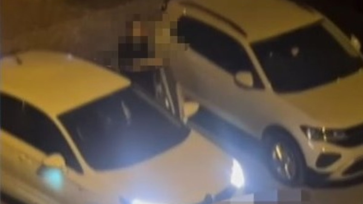 Maltepe'de evinin penceresinden uyuşturucu satan torbacı yakalandı
