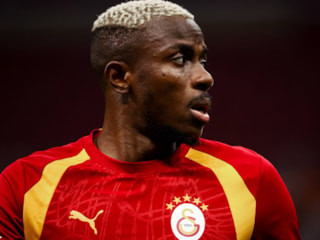 Victor Osimhen kırmızı ışıkta geçti: Ceza kesildi...