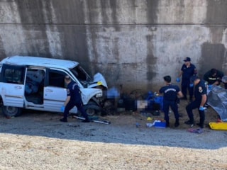 Gaziantep'te hafif ticari araç köprüden şarampole uçtu: 2 ölü