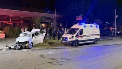 Bursa'da iki otomobil çarpıştı: 2 ölü 2 yaralı