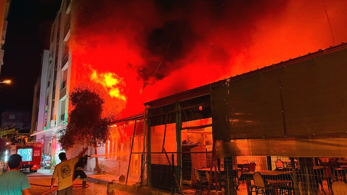 Muğla'da döner salonu ve kahvehane yandı