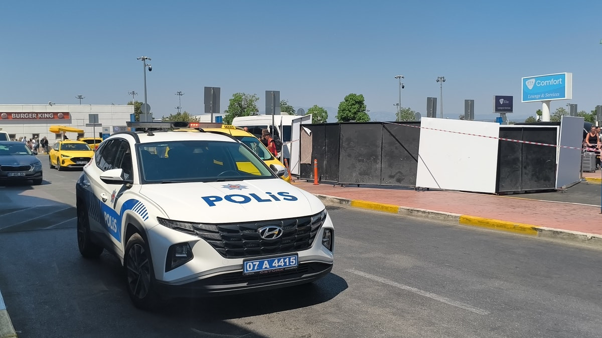 Antalya'da emekli polis memuru kız arkadaşını tabancayla vurarak öldürdü