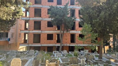 İstanbul'da mezarlık manzaralı sıfır daireler gündem oldu