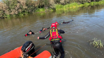 Ardahan'da atıyla nehri geçmek isterken batağa saplanan çobandan haber alınamıyor