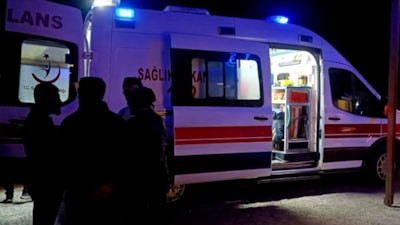 Kars'ta kolu patoz makinesine sıkışan genç ağır yaralandı