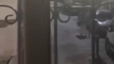 Esenler'de 15 yaşındaki kayıp kız çocuğu parkta bulundu: Polisleri görünce kendi boğazına bıçak dayadı
