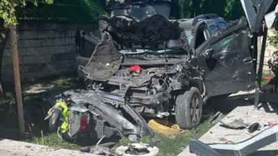Erzincan'da evin bahçesine uçan araç güvenlik kamerasında
