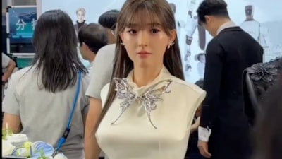 Çin'de teknoloji şovu: İnsansı robotlar sahneye çıktı