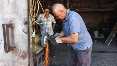 Tunceli'de yarım asırdır demire şekil veren ustanın örs başındaki mücadelesi sürüyor