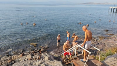 50’den 80’e Ahlatlılar güne Van Gölü’nde yüzerek başlıyor