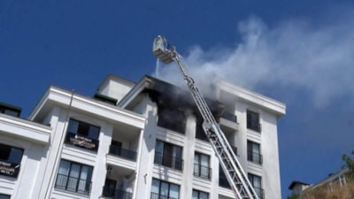 Büyükçekmece'de daire yangını paniğe neden oldu: 2 kişi dumandan etkilendi