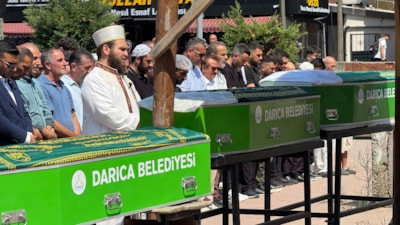 Kocaeli'de denizde cansız bedenleri bulunan 3 kardeş son yolculuklarına uğurlandı
