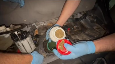 Kocaeli'de otomobile zulalanan 6,5 kilo esrar ele geçirildi