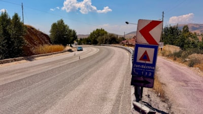 Afyonkarahisar'da araçları mor renge boyayan yolla ilgili ilginç çözüm:
