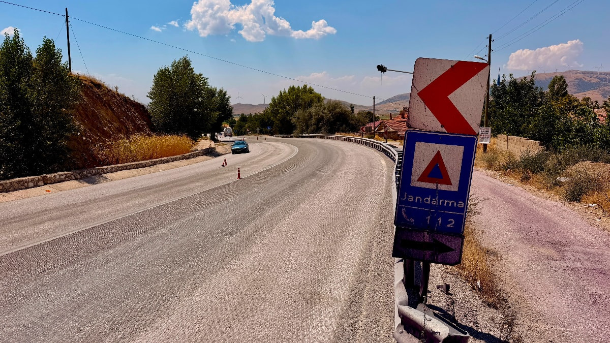 Afyonkarahisar'da araçları mor renge boyayan yolla ilgili ilginç çözüm:
