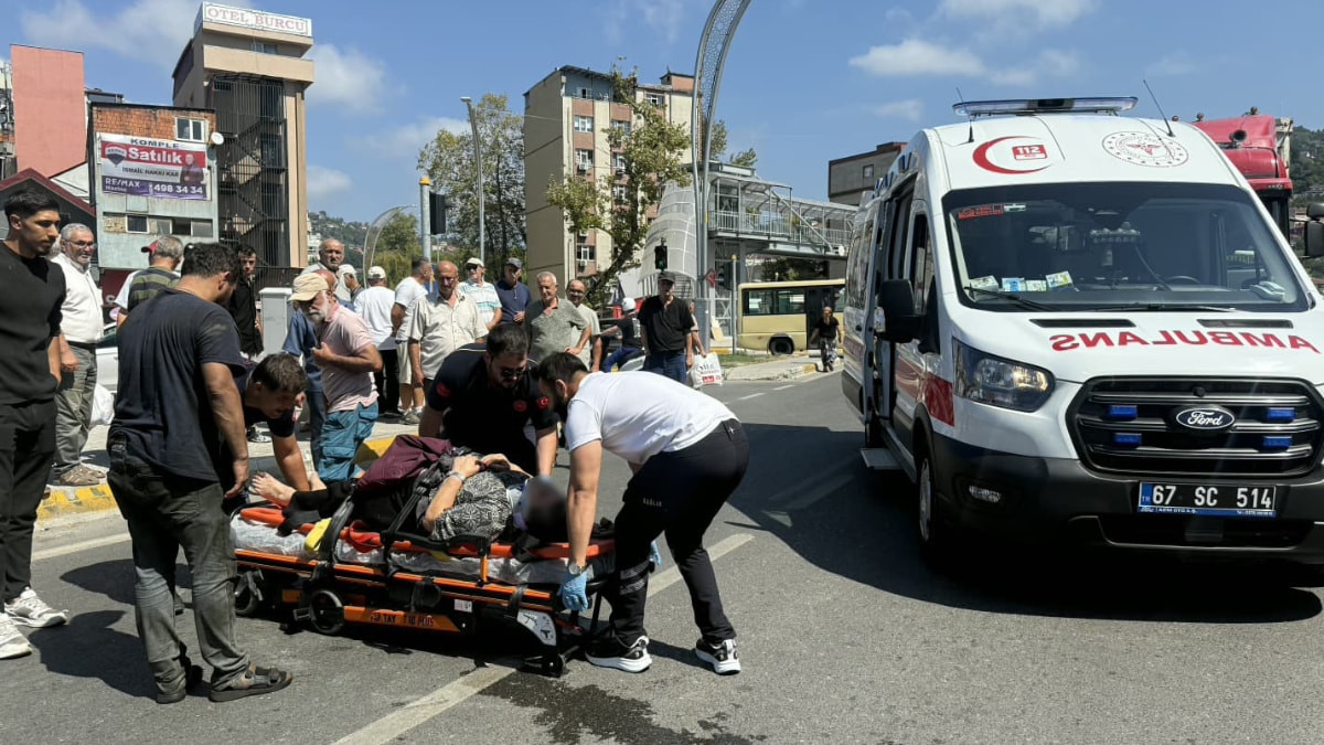 Zonguldak'ta yolun karşısına geçmeye çalışan yaşlı kadına otomobil çarptı