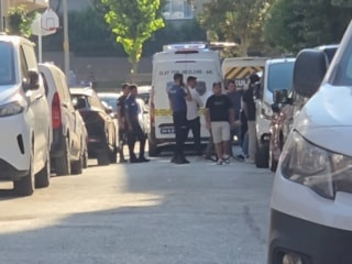 İstanbul'da bir kişi evinde boğazı kesilmiş halde ölü bulundu